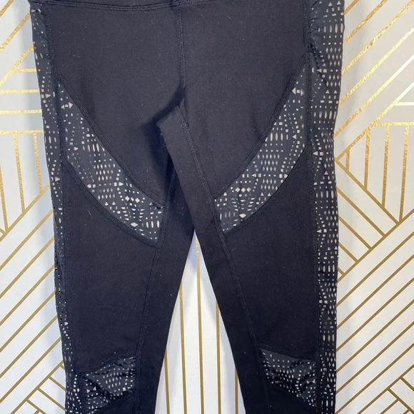 Alo Yoga Charm Capri Leggings Cropped Laser Cut Mesh Stretch Black Size Small - Picture 5 of 10